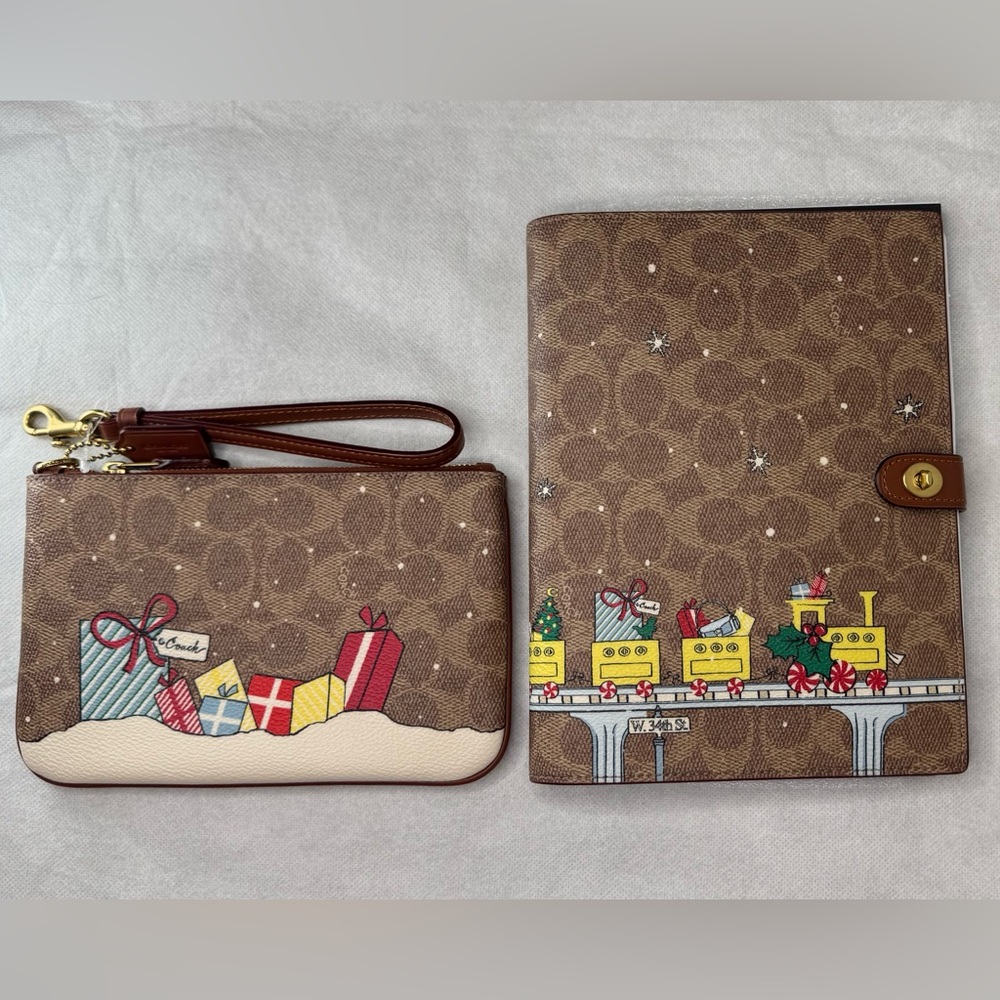 NWT COACH Holiday Essentials Notebook, Wristlet Signature Gift Motif 2025 Bundle